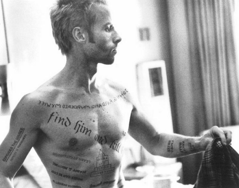 Guy Pearce torse nu